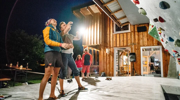 Draussen bouldern bei Nacht | © Simon Toplak