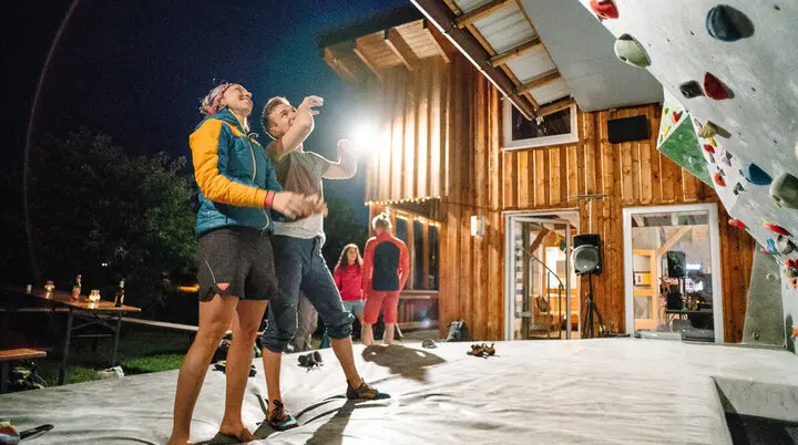 Draussen bouldern bei Nacht | © Simon Toplak